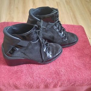 Tsubo High Top Wedge Lace Up Boot Shoes